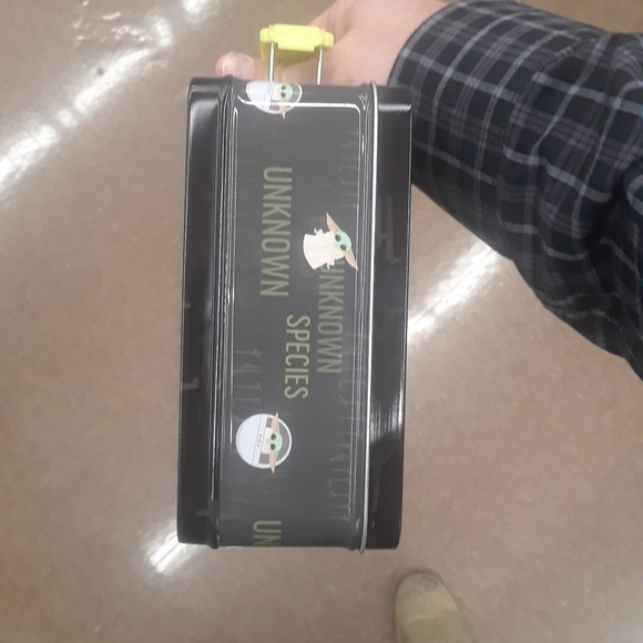 Mandolorian "The Child" Lunch Box - Picture 2 of 3